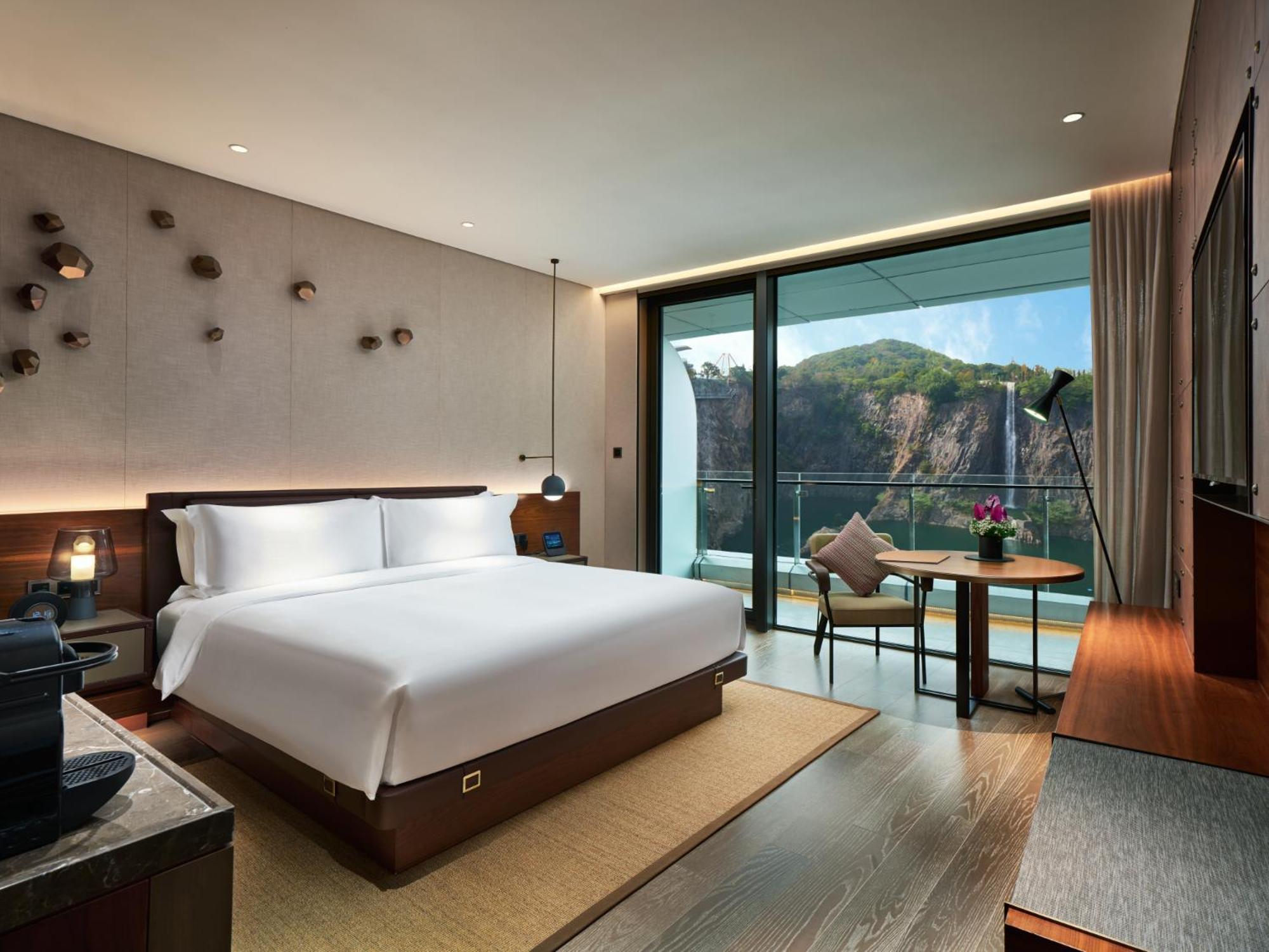 Intercontinental Shanghai Wonderland By Ihg 5*